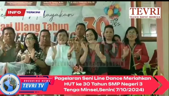 Kemeriahan HUT ke-30 SMP Negeri 3 Tenga dengan penampilan line dance siswa.