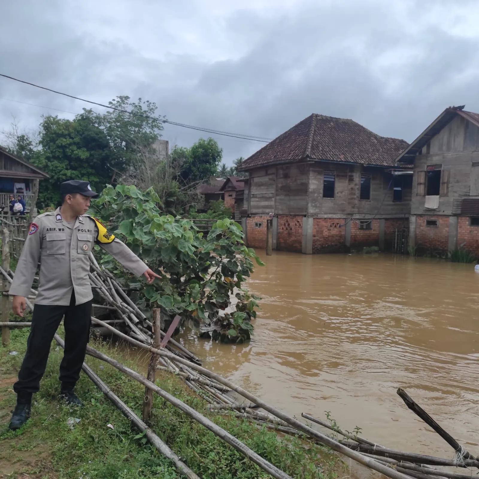 Monitoring Banjir Polsek Talang Ubi